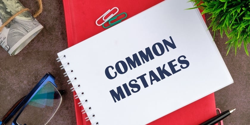 A notebook that says common mistakes