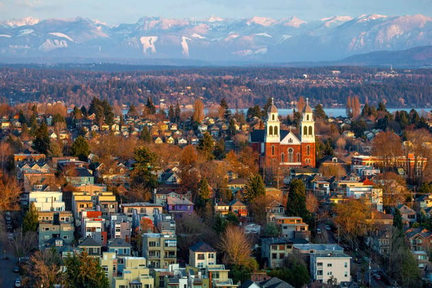 A view of the Seattle skyline and homes, Seattle rental properties concept. 