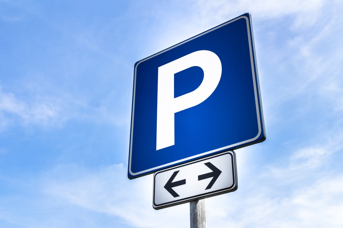 Free parking sign