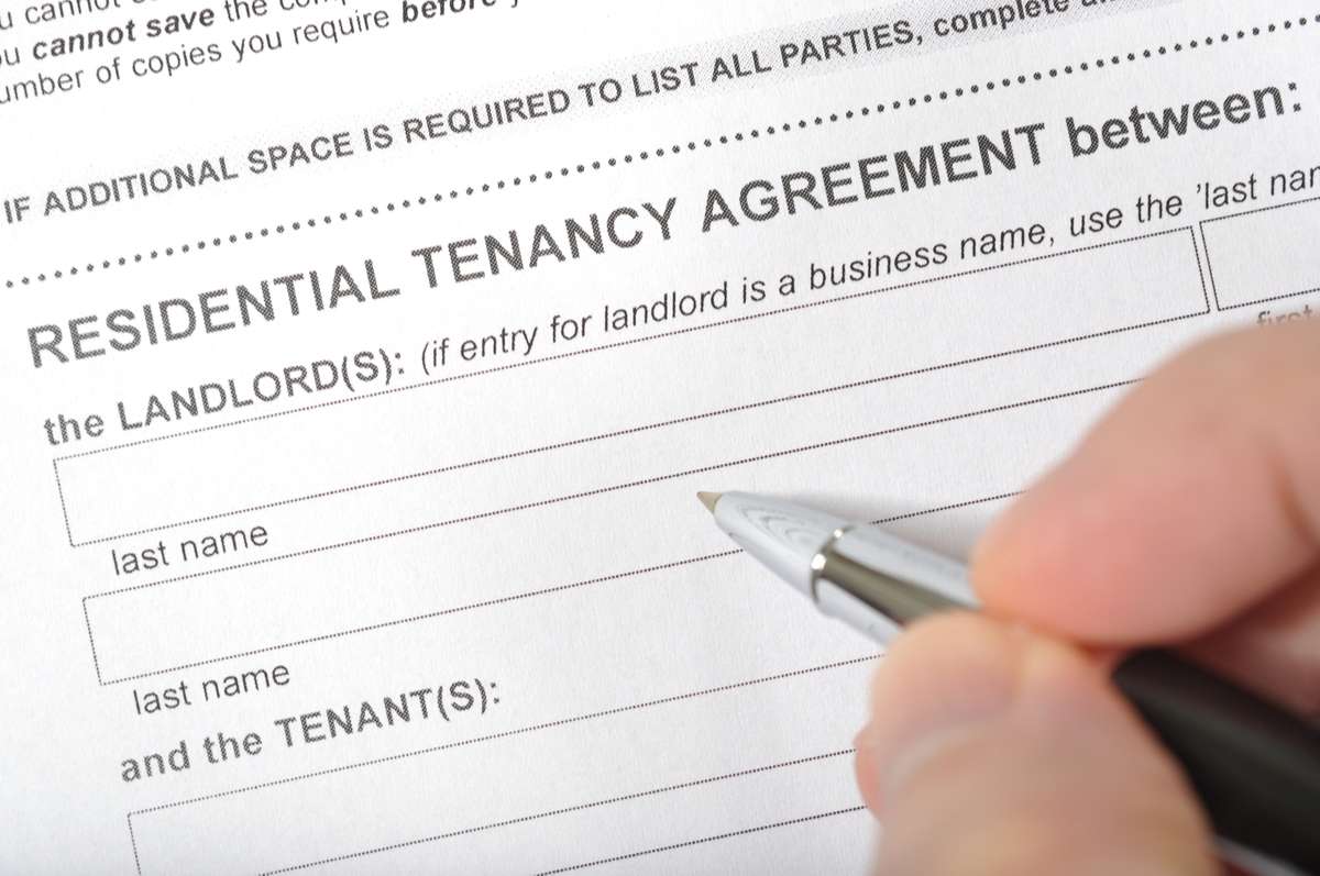 Signing a rental contract